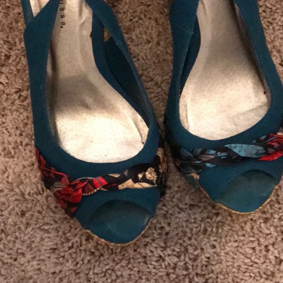 Adorable teal with colorful satin twist wedges - Picture 4 of 4